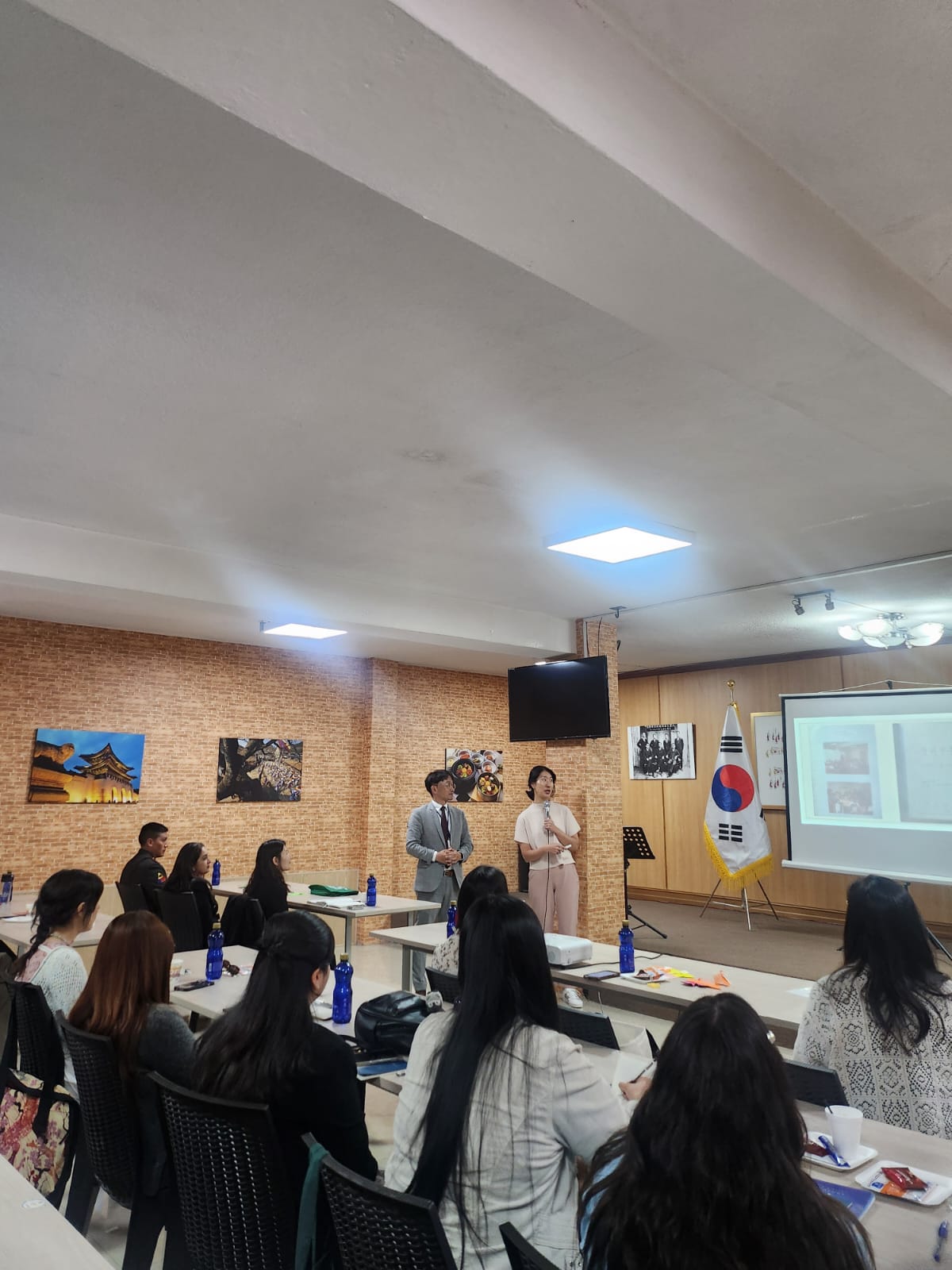 한국어 교사 세미나 소식입니다.