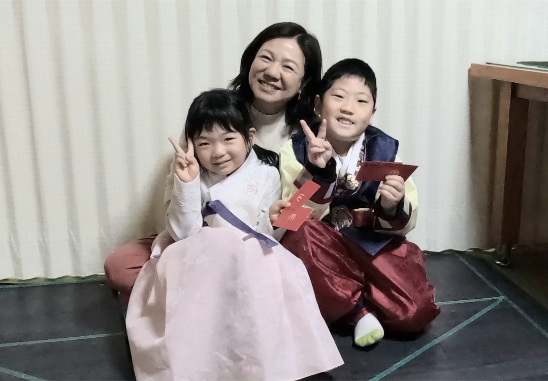 설날 세배를 배우고 교장선생님께 세배를 했어요^^.