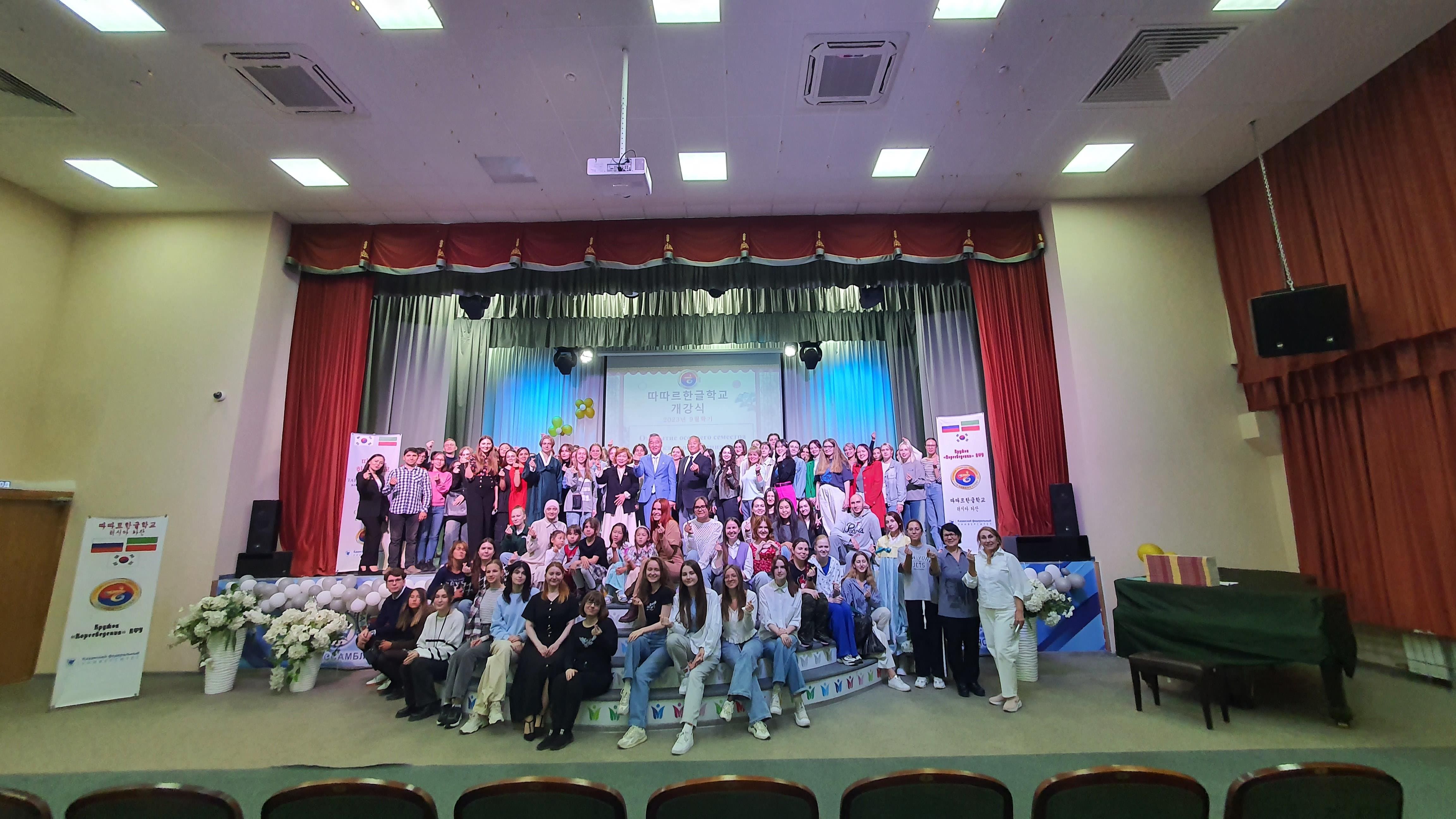 따따르한글학교 개강 오리엔테이션 참석자 단체 사진